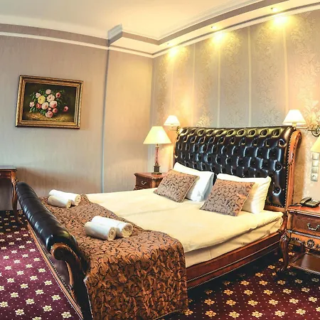 Komoda Club Apart-hotel 4*