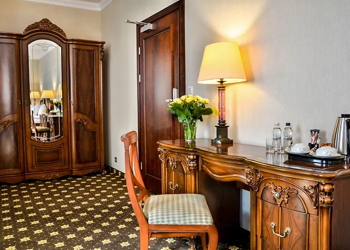 Komoda Club Aparthotel 4*